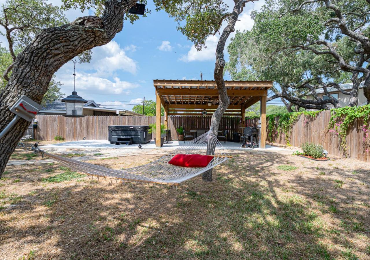 Вілла Knot Bay Haven, Dog Friendly, Hot Tub, Fenced Yard, Patio And Grill, 3 Br Рокпорт Екстер'єр фото